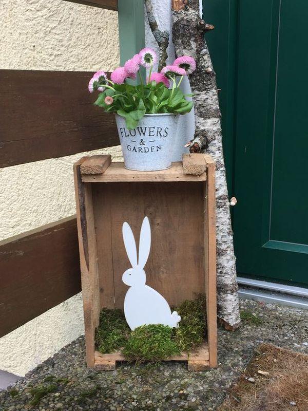 Attract your neighbor&amp;#39;s attention-Easter Porch Decor ideas