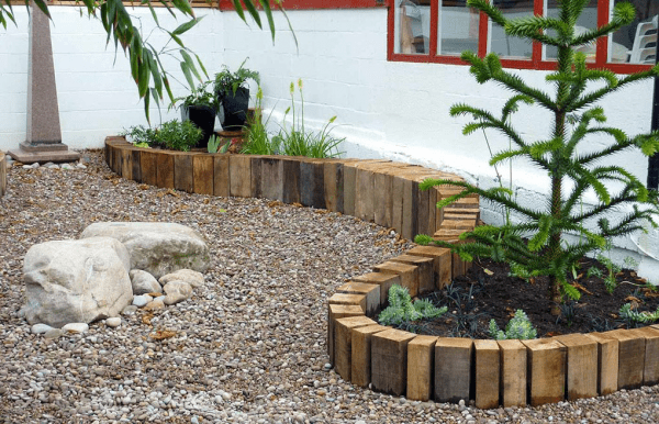 Garden border fence