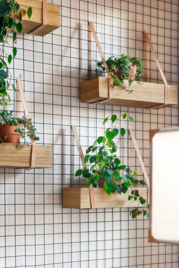 wire wall grid with shelves