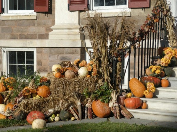 outdoor autumn decorations